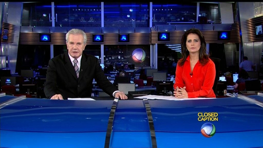 Celso Freitas e Adriana Araújo apresentam o "Jornal da Record" (Foto: Reprodução/Record)