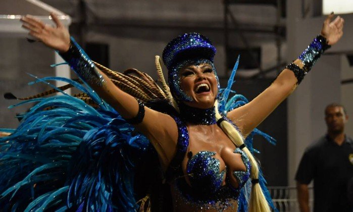 Resultado de imagem para carnaval de São Paulo no dia 9 de fevereiro 2018 sexta- feira Hellen Roche