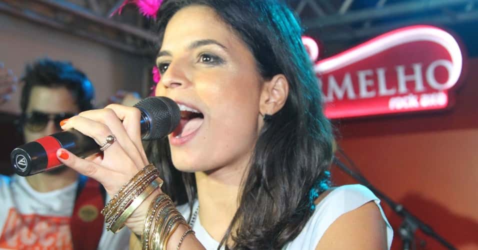 Emanuelle Araújo