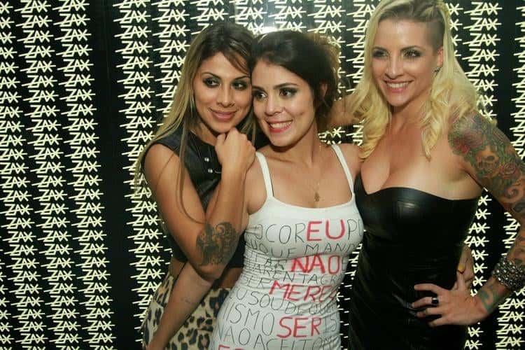 Bella ao lado de Clara e Vanessa, vencedora do BBB14
