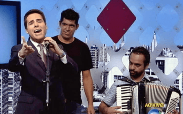 Luiz Bacci soltou a voz e foi vice isolado