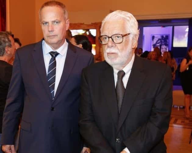 O diretor Jayme Monjardim posa com Manoel Carlos, autor de 'Em Família'. Foto AgNews