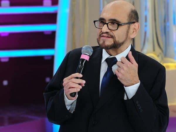 Ele se vestiu de "Seu Barriga" no "Domingo Legal"