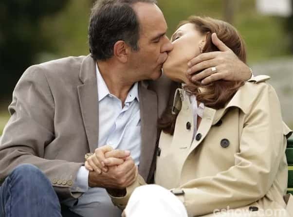Virgílio e Helena vivem felizes o amor que os une (Foto: Fábio Rocha/TV Globo)