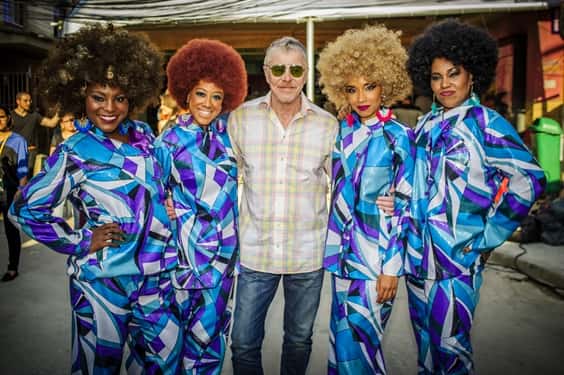 Miguel Falabella ao lado das protagonistas de "Sexo e as Negas"