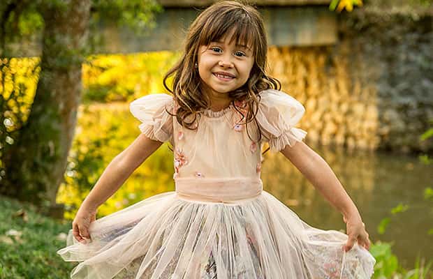 Nathalia Costa vive a pequena fantasma Bella em Alto Astral