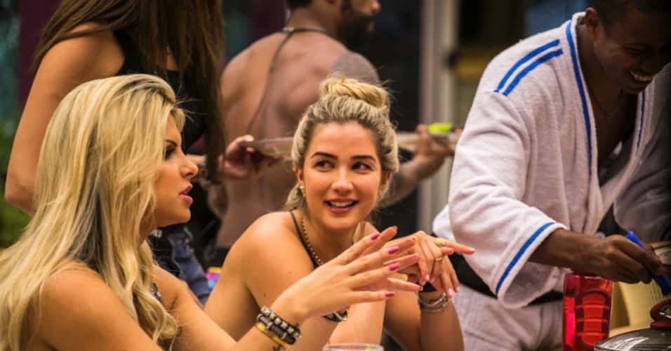 Aline e Julia entram no segundo dia do "BBB15" para disputar última vaga do reality (Foto: Divulgação)