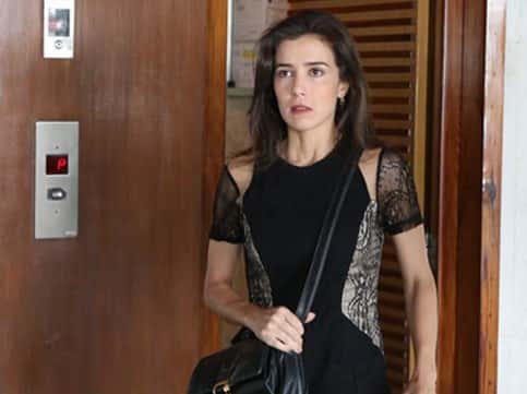 Cora vai quase conseguir o que tanto quer (Foto: Divulgação)