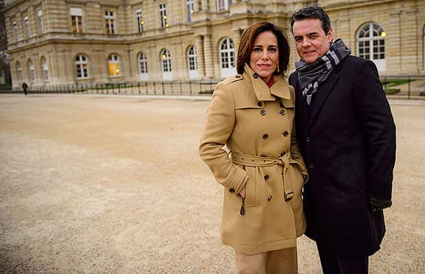 Gloria Pires e Cássio Gabus Mendes em gravações no exterior (Foto: Divulgação)