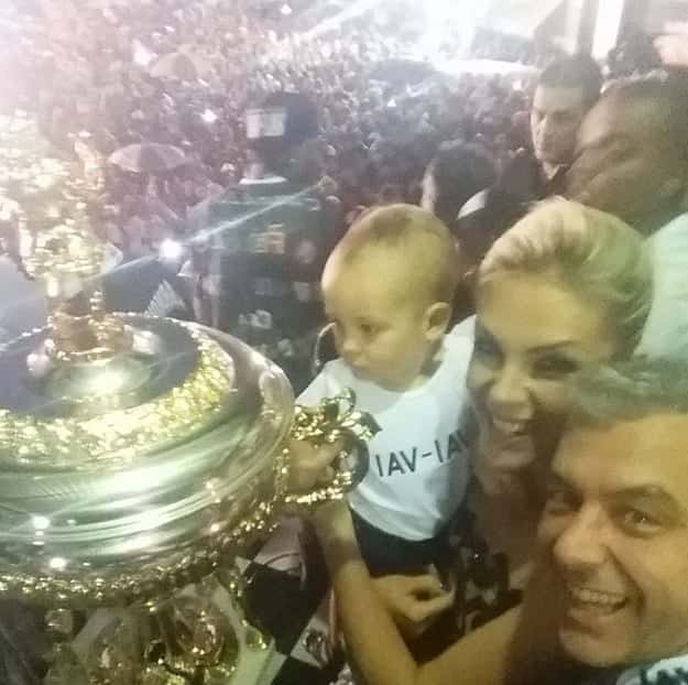 Ana Hickmann comemora o título com o filho e o marido. Foto: Reprodução / Instagram