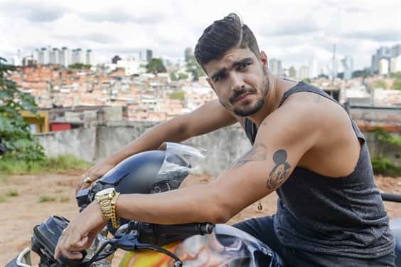 Grego (Caio Castro) (Foto: Globo/Zé Paulo Cardeal)