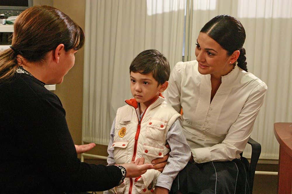 Sherazade e o filho Kaan, portador de leucemia (Foto: Divulgação/Band)