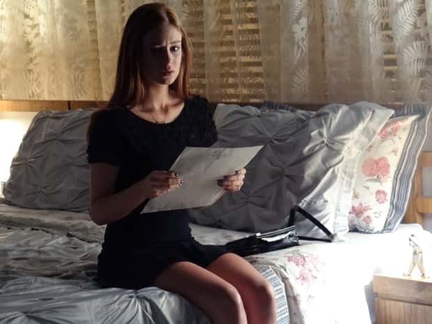 Maria Ísis lê carta reveladora de José Alfredo no último capítulo de "Império" (Foto: Maria Clara Lima/ TV Globo)