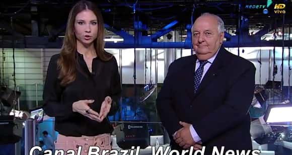 Convidado não sabe pronunciar o nome Amanda Klein (Foto: Reprodução / RedeTV!)