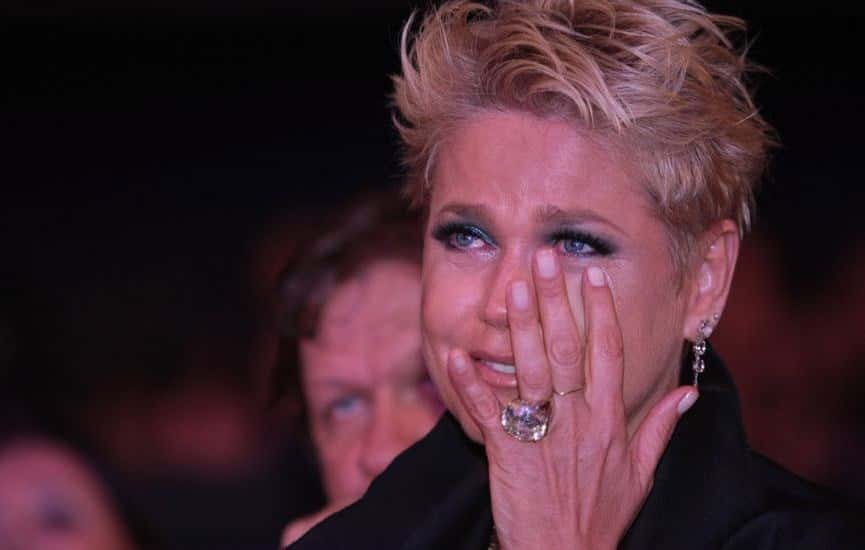 Xuxa chega na Record sendo homenageada (Foto: Divulgação)