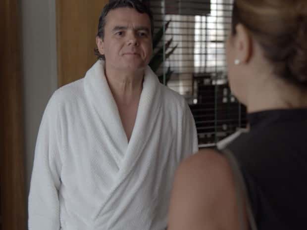 Será que Inês vai conseguir consquistar o empresário (Foto: TV Globo)