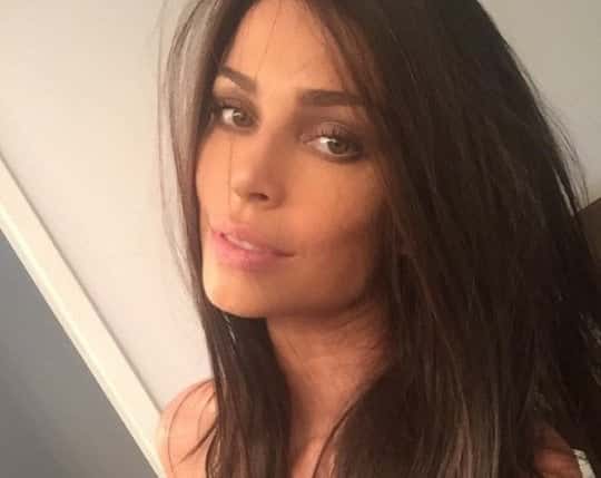 A atriz apareceu morena em uma foto (Foto: Reprodução/Instagram)