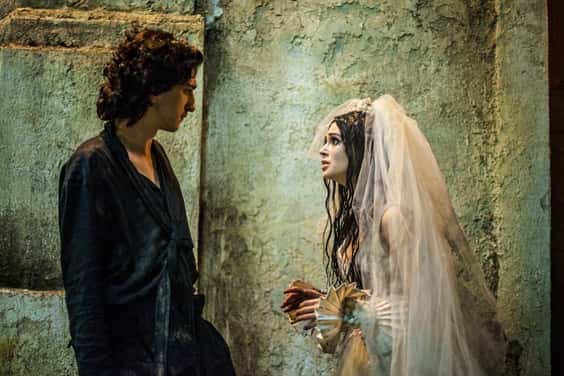Gabriel (Johnny Massaro) e Malvina (Marina Ruy Barbosa) (Foto: Globo/Matheus Cabral)