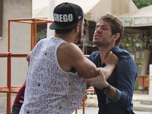 Grego já parte para cima de Benjamin (Foto: Rodrigo Dau/Gshow)