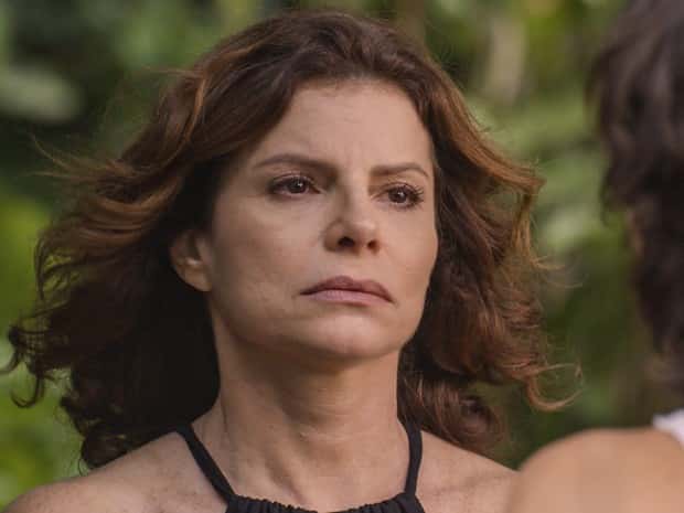 Lígia se arrepende de conversa que teve com Miguel (Foto: TV Globo)