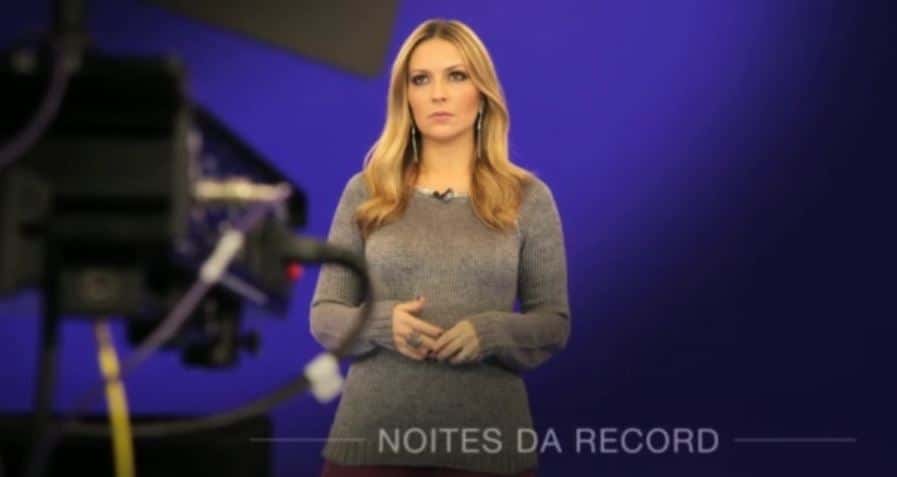 Thalita Oliveira apresenta o "Domingo Espetacular" (Foto: Reprodução / TV Record)