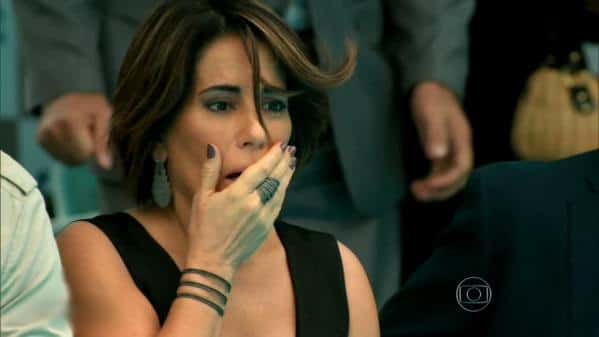 Beatriz_cena_piscina