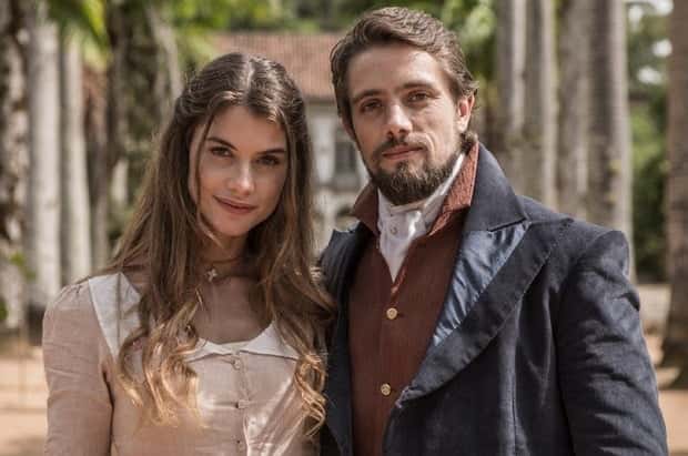 Lívia (Alinne Moraes) e Felipe (Rafael Cardoso) são protagonistas de "Além do Tempo" (Foto: Globo/ Fabio Rocha)