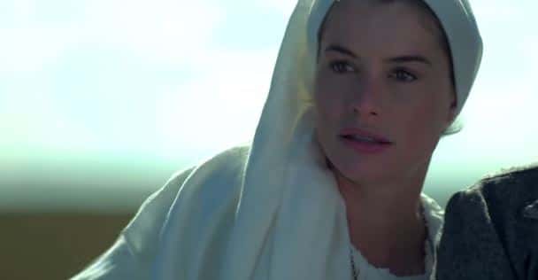 Alinne Moraes será Lívia em "Além do Tempo" (Foto: Reprodução / Youtube)