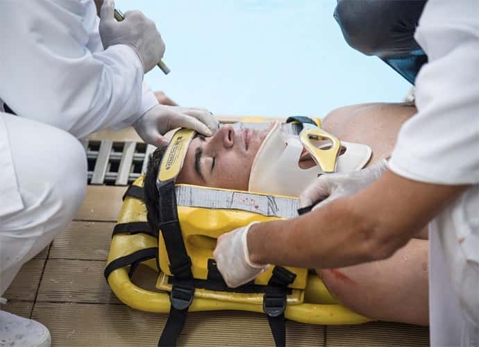 Diogo bate com a cabeça e fica insconciente (Foto: Raphael Dias / Gshow)