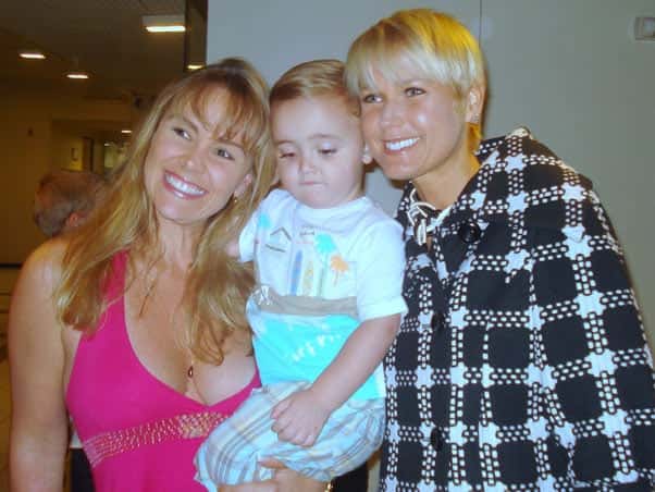 A ex-paquita Ana Paula Almeida ao lado de Xuxa (Foto: Reprodução)