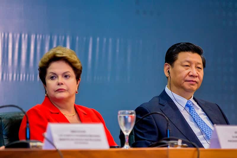 Presidente da China, Xi Jinping, ao lado de Dilma Rousseff (Foto: Sergio Moraes/Reuters/VEJA).