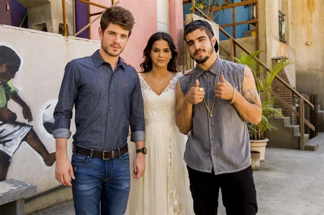 Benjamin (Maurício Destri), Mari (Bruna Marquezine), Grego (Caio Castro) (Foto: Globo/João Miguel Júnior)