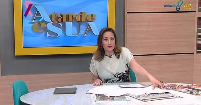 Sonia Abrão comanda o programa "A Tarde é Sua" na RedeTV!