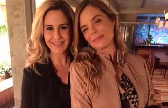 Alexia posou com Guilhermina nos bastidores da novela (Foto:Divulgação)