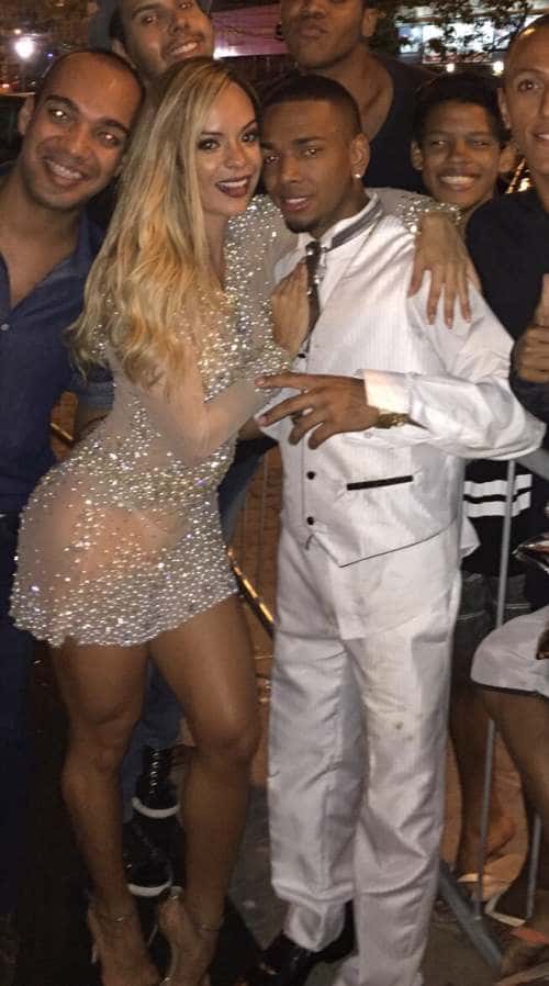 Musa do Carnaval posa abraçada com MC Nego do Borel (Foto: Reprodução/Instagram)