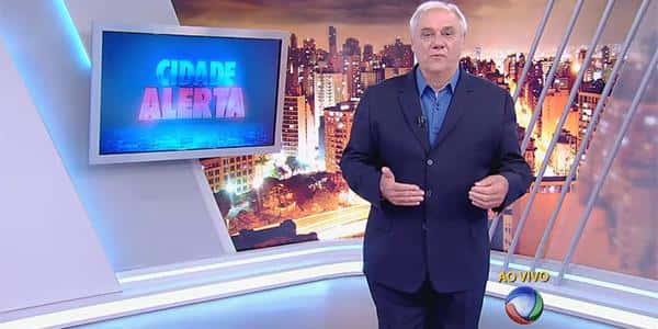 Marcelo Rezende comanda o "Cidade Alerta" (Foto: Reprodução / Record)