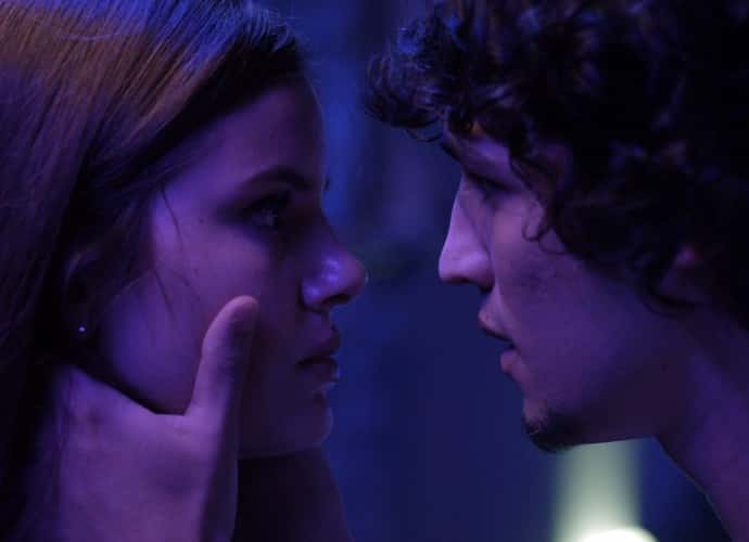 Guilherme pede uma nova chance à Angel (Foto: TV Globo)