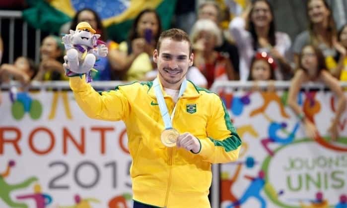 Arthur Zanetti e sua medalha de ouro no Pan (Foto: Ezra Shaw / AFP)