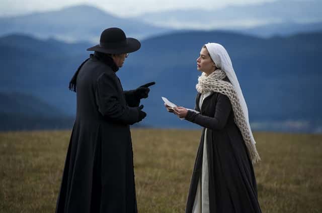 Lívia (Alinne Moraes) e Padre Luís (Carlos Vereza) (Foto: TV Globo / Estevam Avellar)