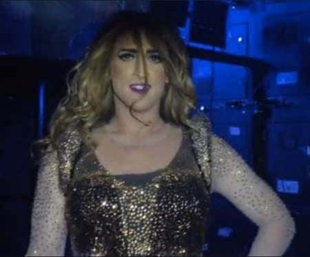 Paulo imitando a Beyoncé (Foto: Reprodução)