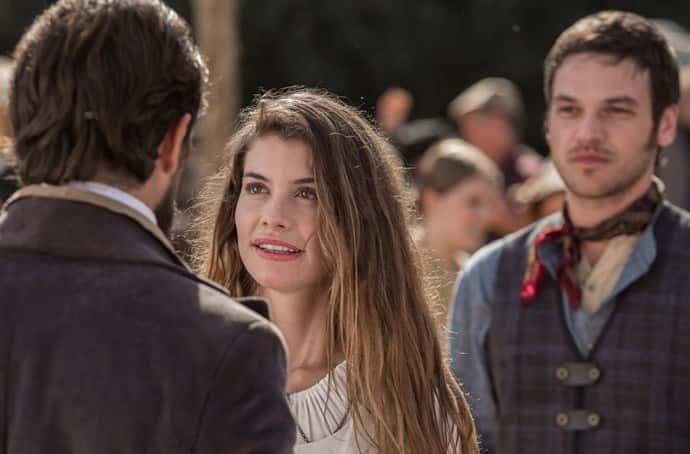 Lívia e Felipe em "Além do Tempo" (Foto: Fábio Rocha/Gshow)
