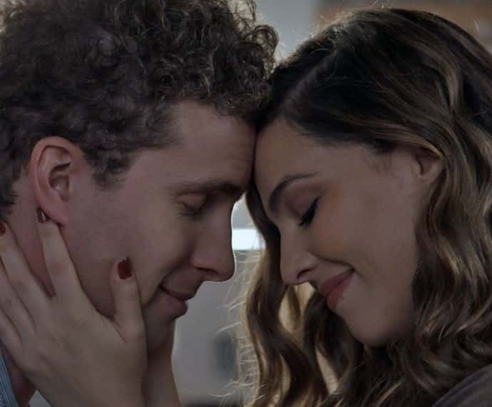 Vini diz para Cris que quer ter o filho com ela (Foto: TV Globo)
