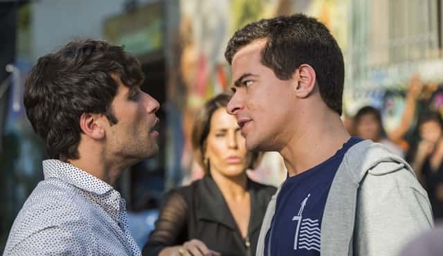Diogo (Thiago Martins) enfrenta Murilo (Bruno Gagliasso) (Foto: Globo/João Miguel Júnior)