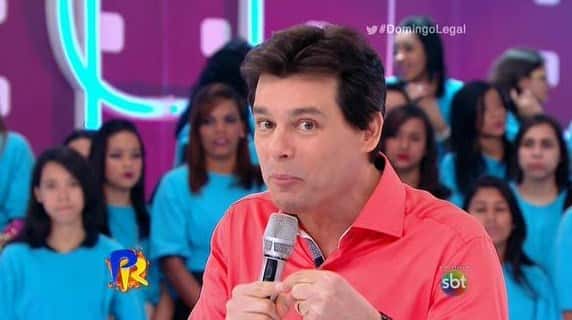 Celso Portiolli apresenta o "Domingo Legal" no SBT (Foto: Reprodução)