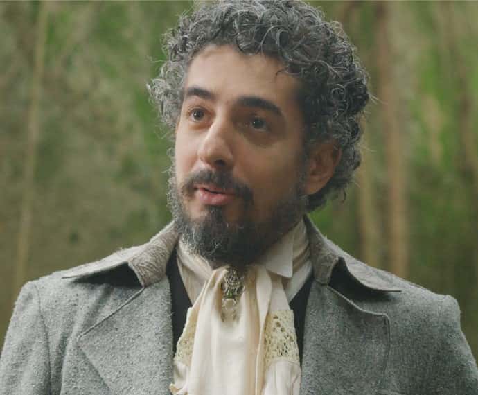 Ariel não ajuda o homem misterioso (Foto: TV Globo)
