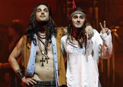 Igor Rickli e Hugo Bonemer em "Hair" (Foto: Divulgação)
