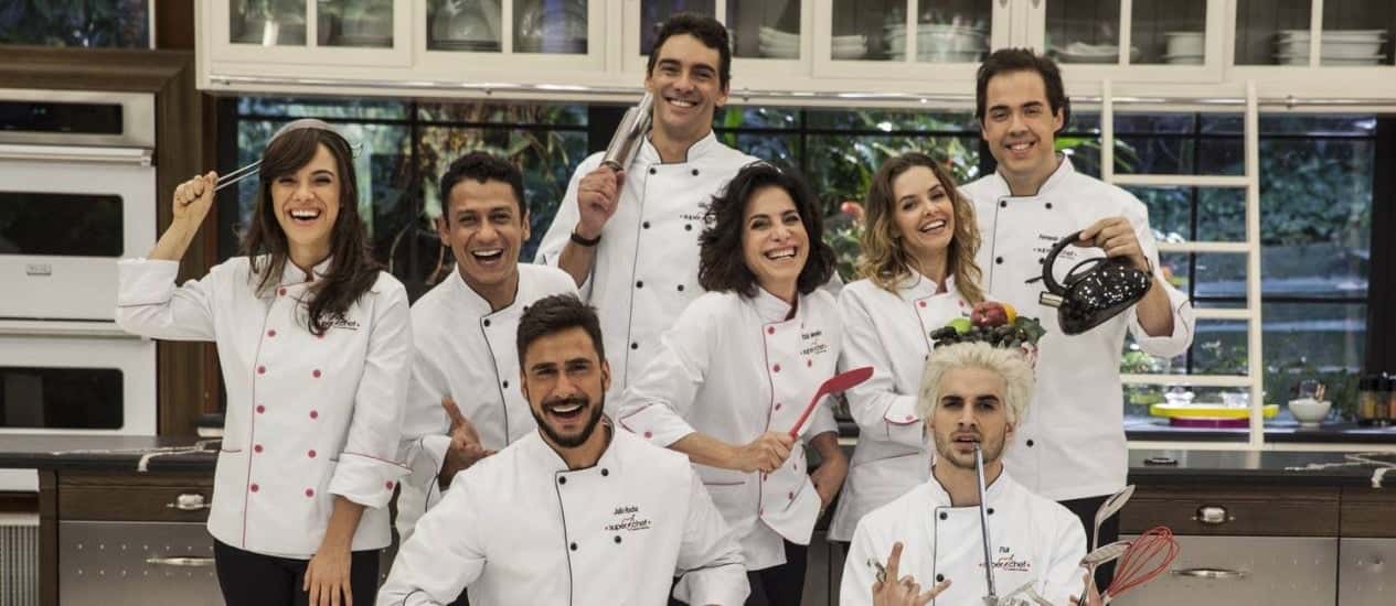 Os participantes Miá Mello, MC Leozinho, Júlio Rocha, Giba, Totia Meirelles, Bianca Rinaldi, Fiuk e Fernando Ceylão Foto: Pedro Curi/TV Globo Os participantes Miá Mello, MC Leozinho, Júlio Rocha, Giba, Totia Meirelles, Bianca Rinaldi, Fiuk e Fernando Ceylão - Pedro Curi/TV Globo Leia mais sobre esse assunto em http://oglobo.globo.com/cultura/revista-da-tv/super-chef-celebridades-volta-ao-ar-tem-artistas-como-fiuk-mia-mello-mc-leozinho-na-competicao-17109771#ixzz3iQMWUlGe © 1996 - 2015. Todos direitos reservados a Infoglobo Comunicação e Participações S.A. Este material não pode ser publicado, transmitido por broadcast, reescrito ou redistribuído sem autorização.