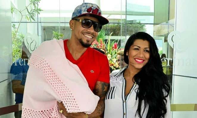 Naldo, Ellen Cardoso e Maria Victória após saírem da maternidade (Foto: Divulgação)
