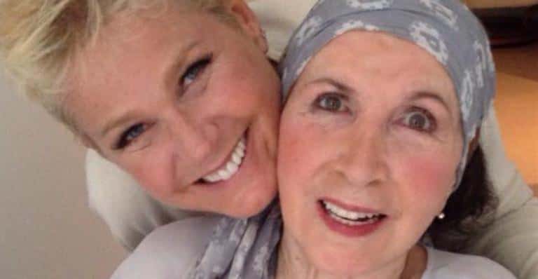 Xuxa ao lado da mãe Alda Meneghel (Reprodução/Facebook)