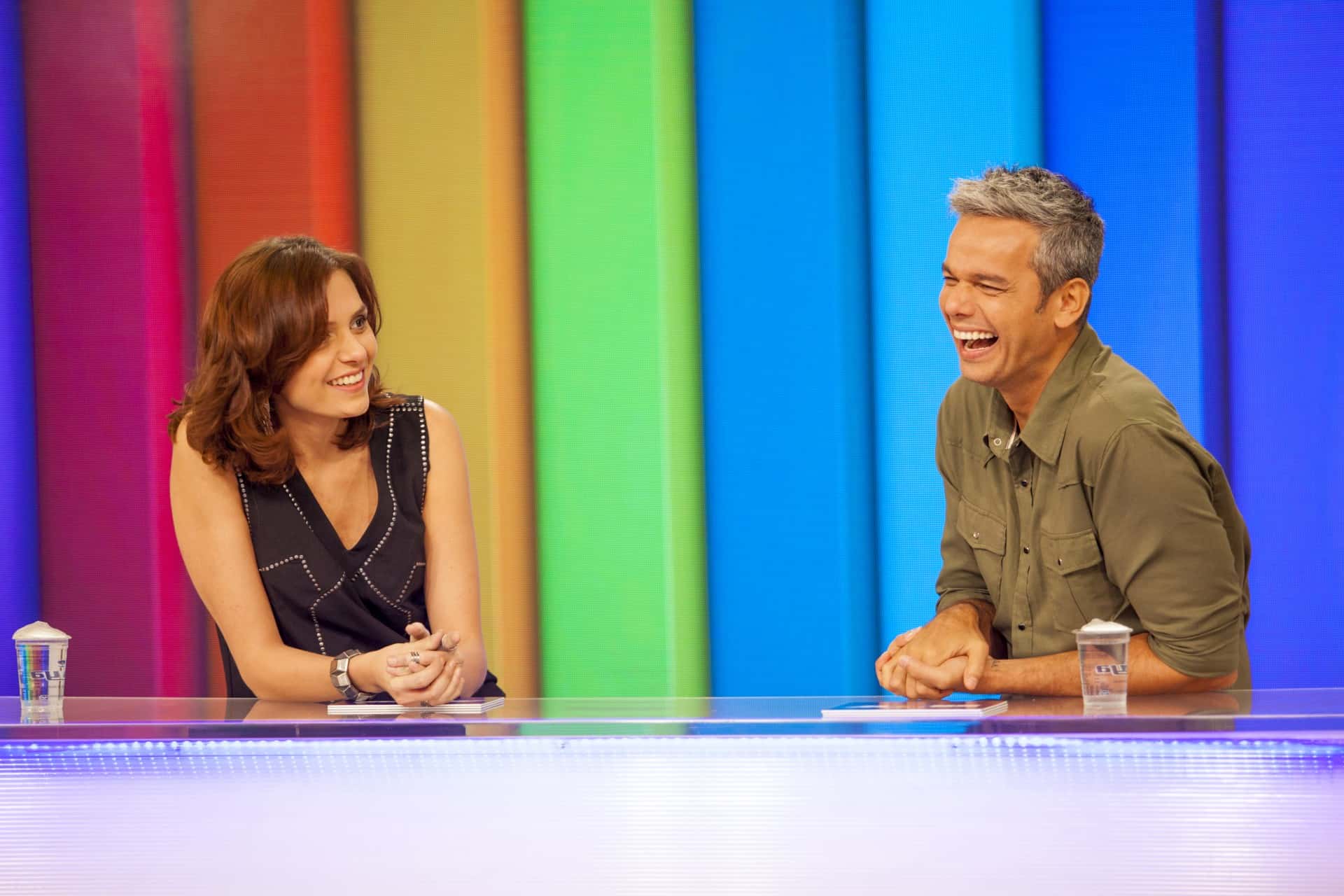Monica Iozzi e Otaviano Costa anunciam o resultado da votação (Foto: Divulgação)